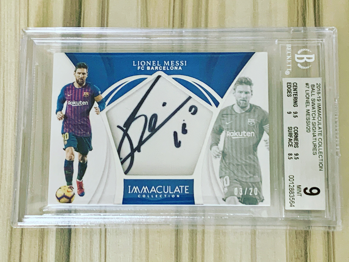 Lionel Messi 2018 Panini Immaculate Swatch Auto back